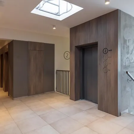 Purple Luxury By Bookinghost Warschau