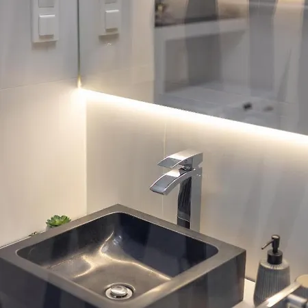 Purple Luxury By Bookinghost *