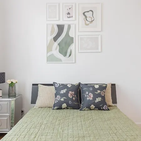 Purple Luxury By Bookinghost *