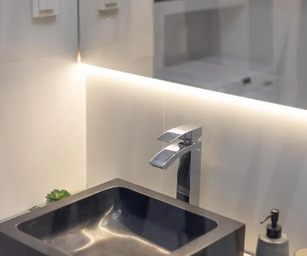 Purple Luxury By Bookinghost *