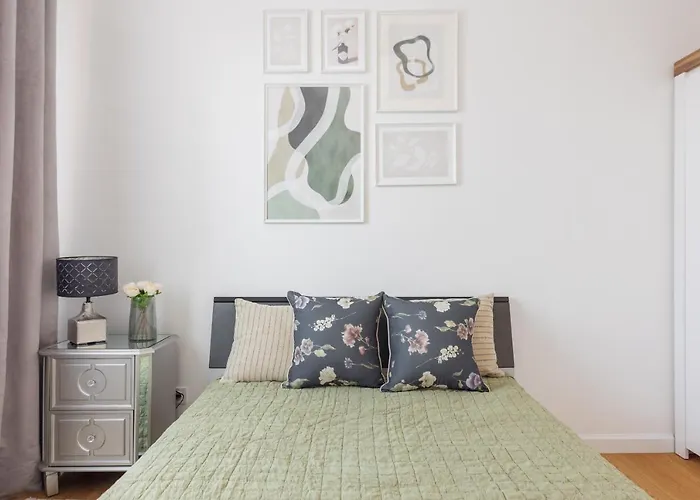 Purple Luxury By Bookinghost *